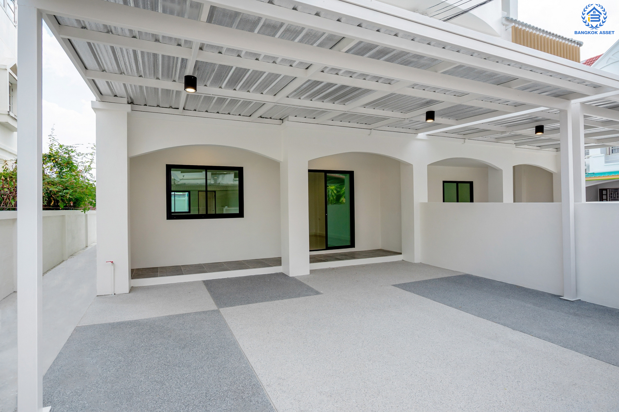 บ้านมือสองตกแต่งใหม่ ม.บ้านสวน5 กลางเมือง พิบูลย์สงคราม บ้านแฝด 3 ชั้น พร้อมอยู่ เนื้อที่ 32.9 ตร.ว. ฟังก์ชัน 4 ห้องนอน 3 ห้องน้ำ จอดรถได้ 2 คัน บนสุดยอดทำเล! เชื่อมถนนพิบูลย์สงคราม, วงศ์สว่าง, นครอินทร์ และติวานนท์ ใกล้จุดขึ้นทางด่วนศรีรัช-วงแหวนรอบนอก และรถไฟฟ้า "สถานีแยกติวานนท์"